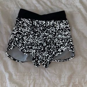 Lululemon Find Your Pace - Midrise Short